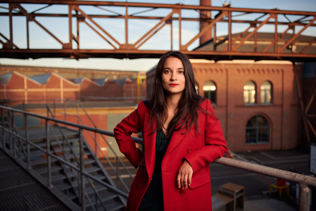 Sarah-Léna Winterberg Portrait schöne Frau untergehende Sonne Sängerin Fotos