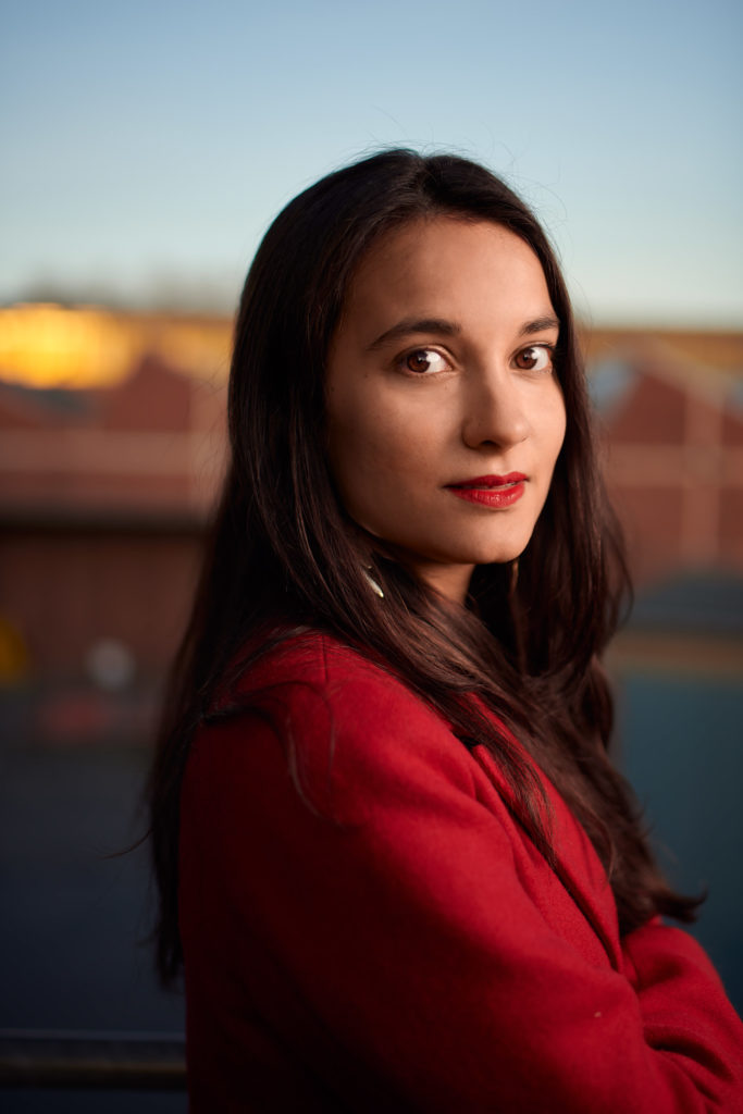 Sarah-Léna Winterberg Portrait schöne Frau untergehende Sonne Sängerin Fotos