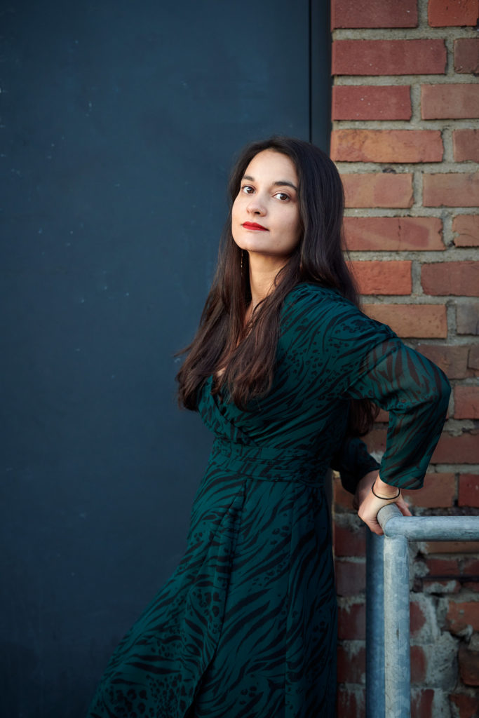 Sarah-Léna Winterberg Portrait schöne Frau untergehende Sonne Sängerin Fotos