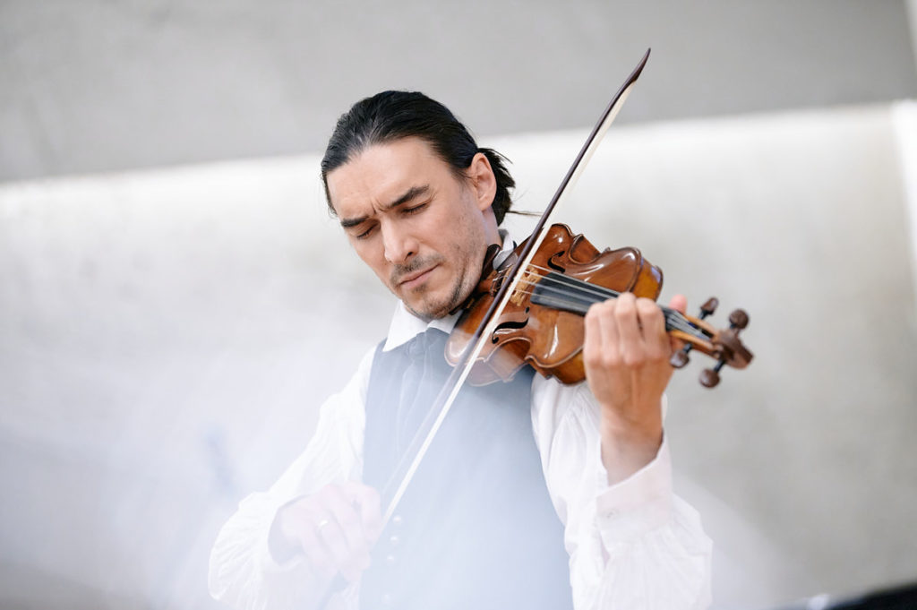Sergey Malov spielt Geige
